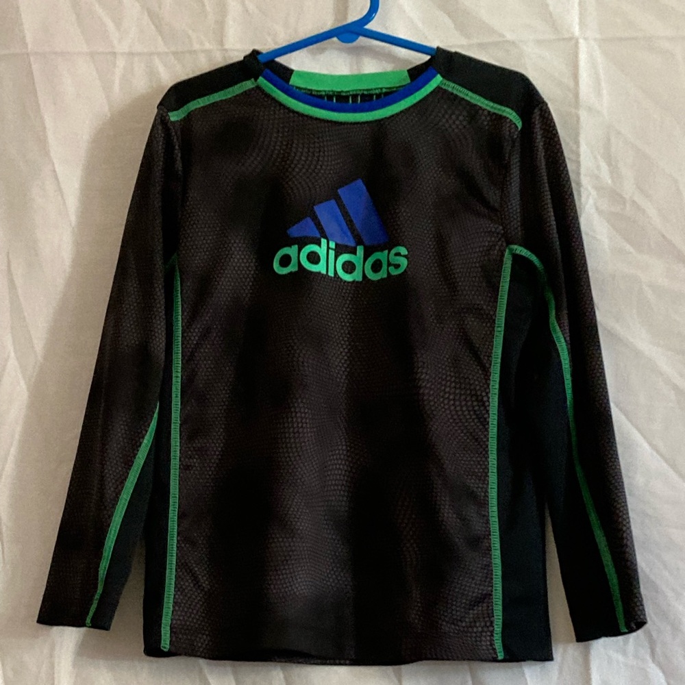 A long sleeve shirt